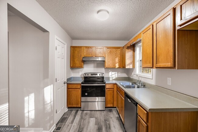 Building Photo - 380 River Trace Dr