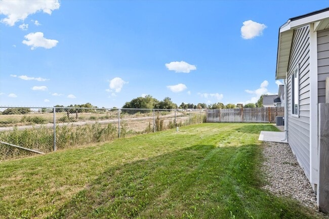 Building Photo - 4 Bedrooms Plus Bonus Room _ Dog Friendly!!