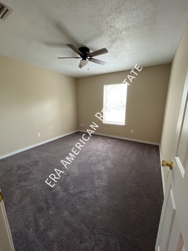 Building Photo - 4621 Bobolink Way