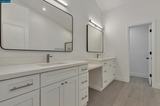 Building Photo - 4719 Golden Bear Dr