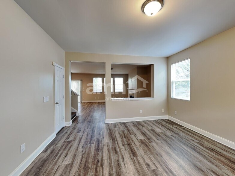 Building Photo - 2774 Jordan Ln