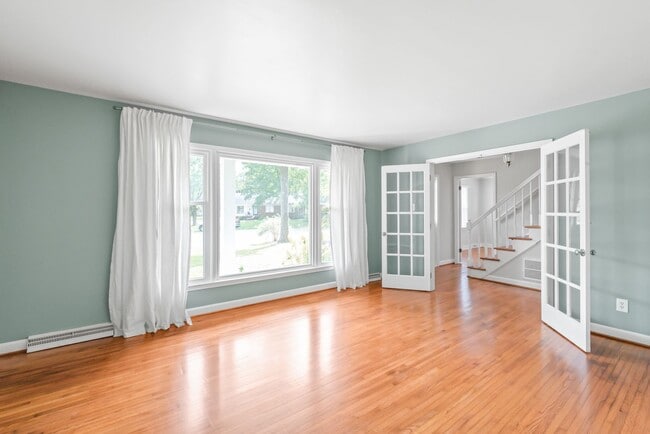 Building Photo - 3 Bedroom home in Coventry Woods!