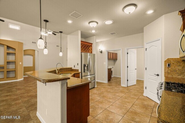 Building Photo - 14117 Rainbow Point Dr