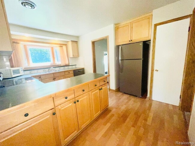 Building Photo - 33910 Playview Ct