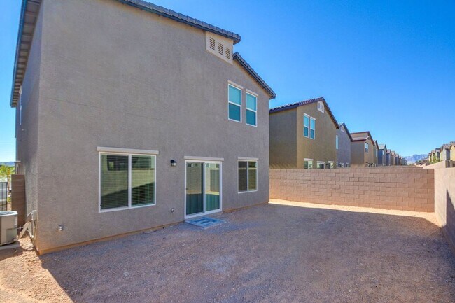 Building Photo - BRAND NEW BEAUTIFUL 4 BEDROOM!