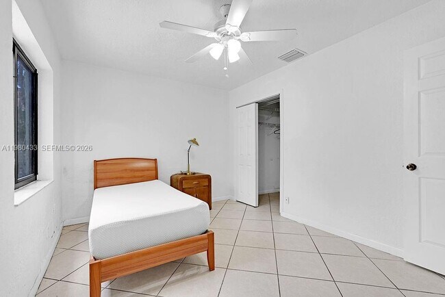 Building Photo - 2415 Pierce St