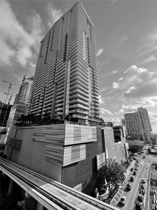 Building Photo - 31 SE 6th St