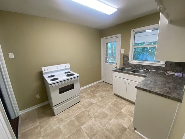 Building Photo - **AVAILABLE NOW**East Columbus 2 Bedroom / 1 Bathroom Home for Rent***