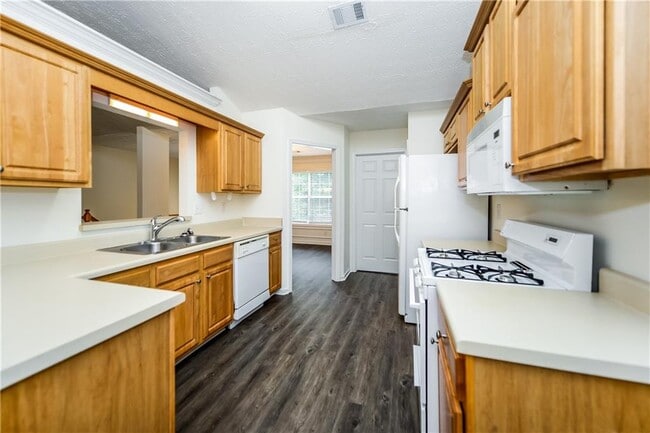 Building Photo - 805 Lewis Ridge Cir