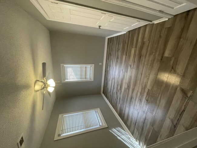 Building Photo - 821 New Hampshire Ave