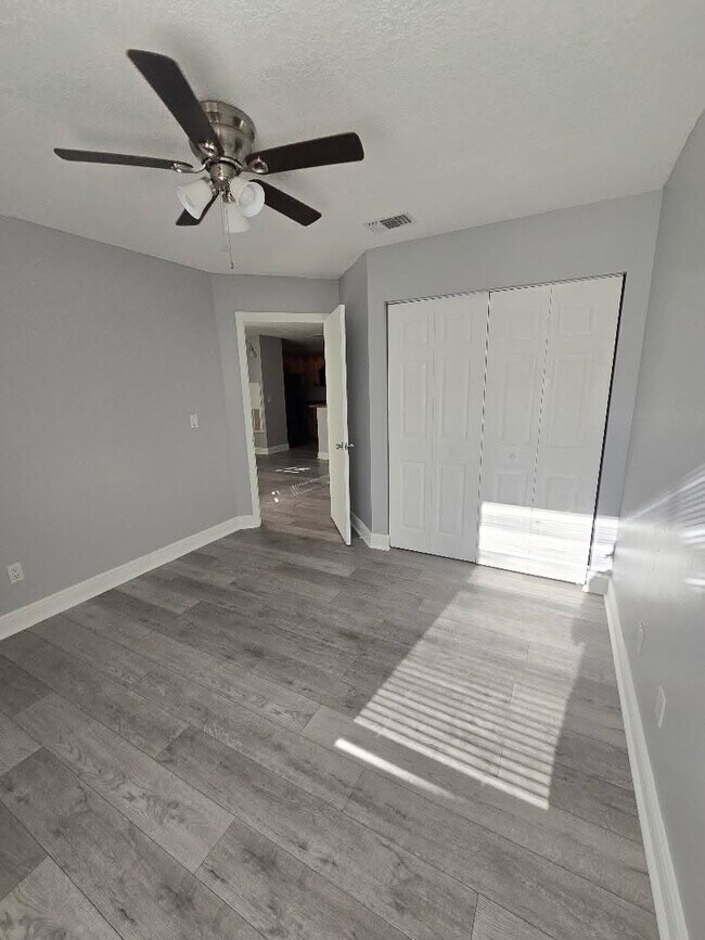 Building Photo - 715 Sugar Bay Way