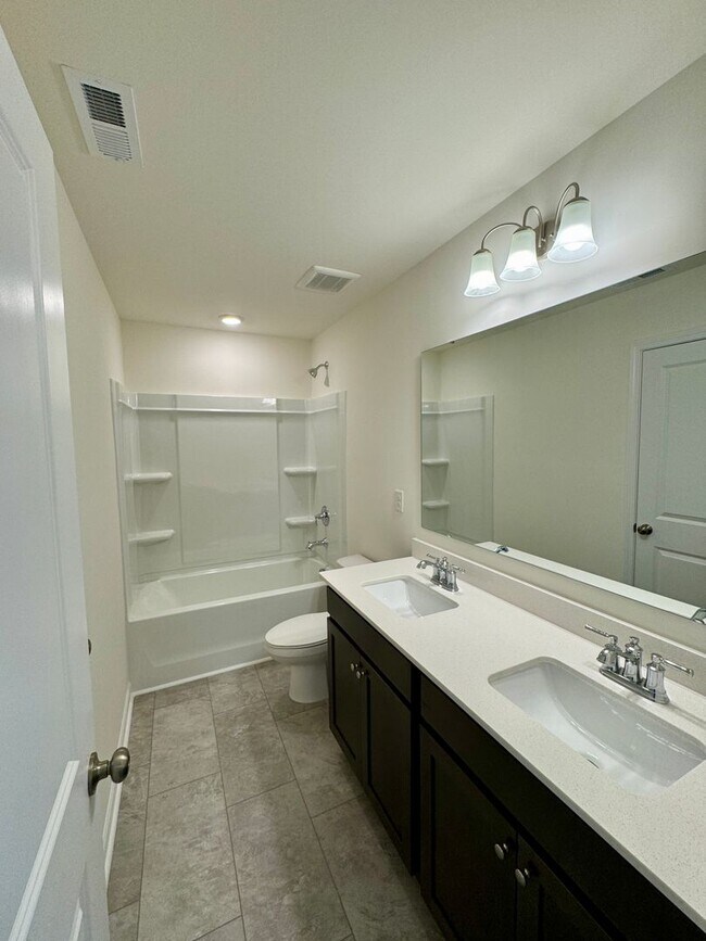 Building Photo - Beautiful 3BR/2.5 Bath in Union County.