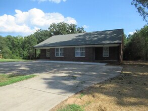 Building Photo - 802 Horseshoe Lake Rd