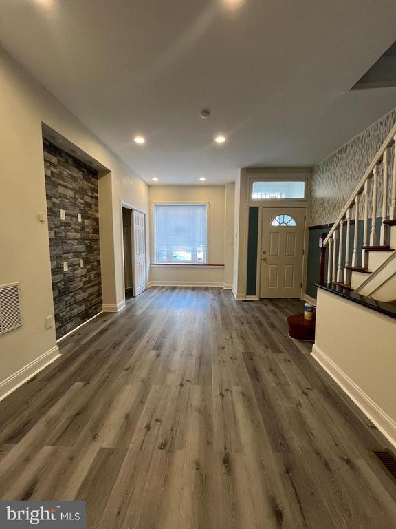 Building Photo - 2430 Carpenter St