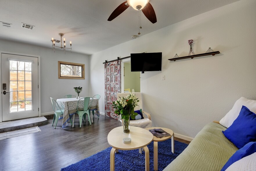 Building Photo - 3203 Loyola Ln