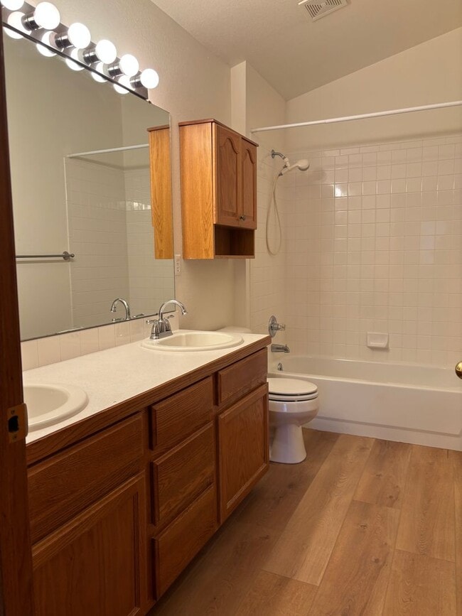 Building Photo - Spacious 2-Bedroom & 3 Bathroom Home – Move-In Ready