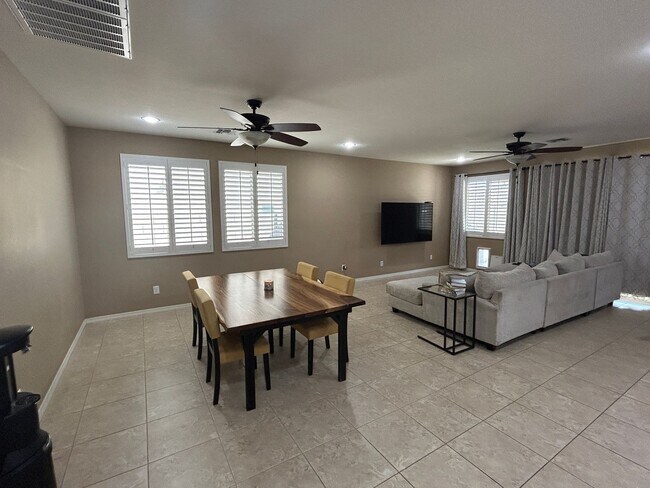 Building Photo - 15747 W Shaw Butte Dr