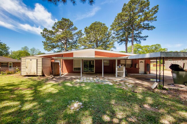 Building Photo - ** 3 bed 2 bath located in Dalraida **Call...