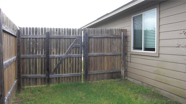 Building Photo - 208 Teron Dr