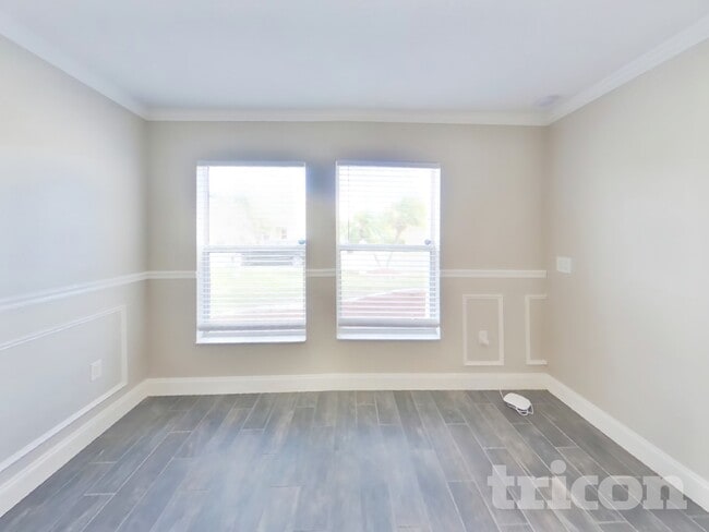 Building Photo - 2511 Brownwood Dr