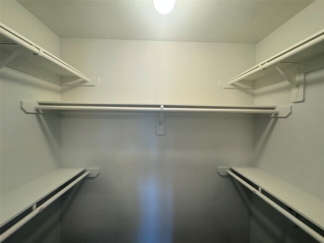 Building Photo - 8107 Gran Villa Dr