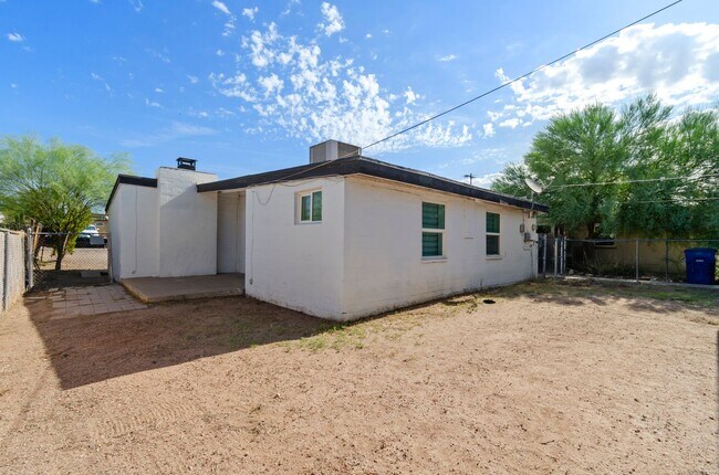 Building Photo - Waverly