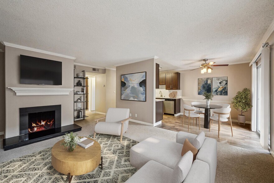 Primary Photo - La Valencia Apartment Homes