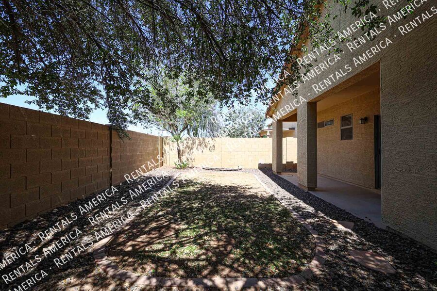 Building Photo - 2010 S Falcon Dr