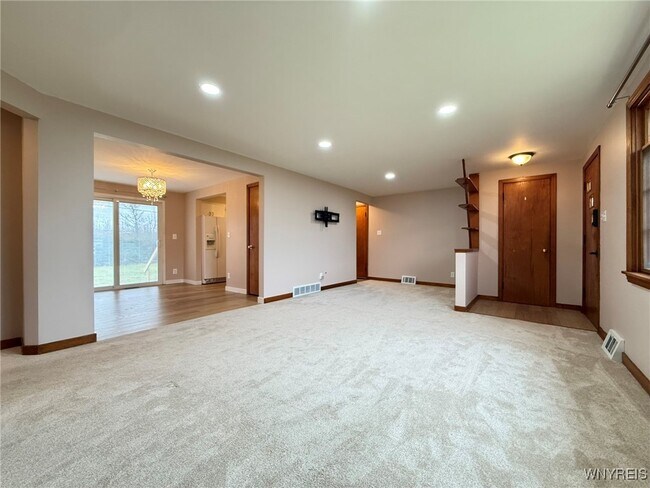 Building Photo - 6 Towerwood Rd