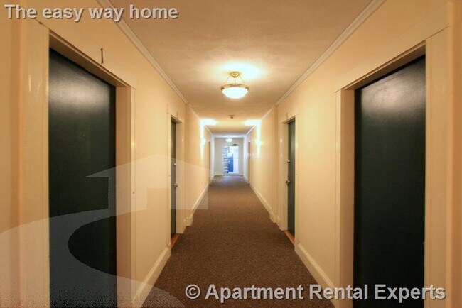 Building Photo - 402 Highland Ave