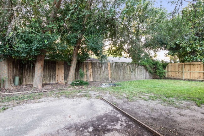 Building Photo - 2411 Cypressvine Dr