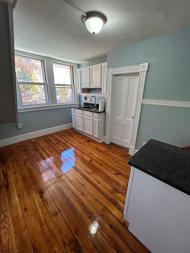 Building Photo - Charming 1-Bedroom Apartment in Russell, MA