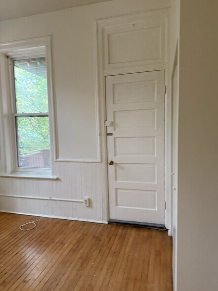 bedroom 4 entrance and to sun deck - 2059 N Clifton Ave