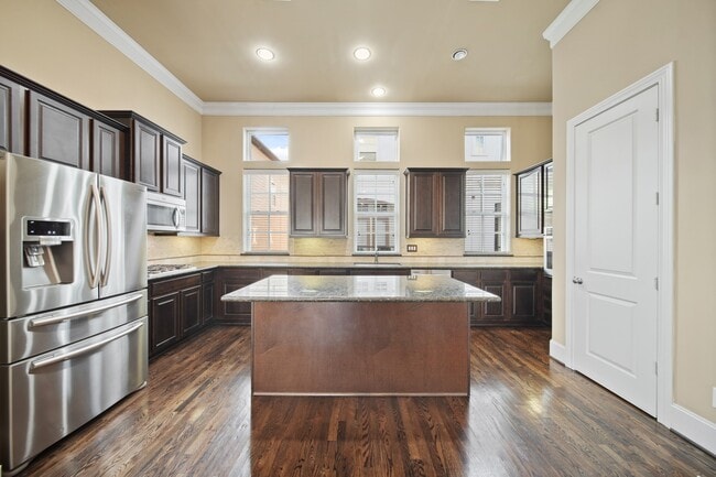 Building Photo - 1250 W 23rd St