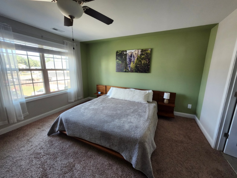 Building Photo - 625 Overland Ct