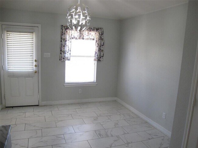 Building Photo - 3401 Pioneer Crossing Dr