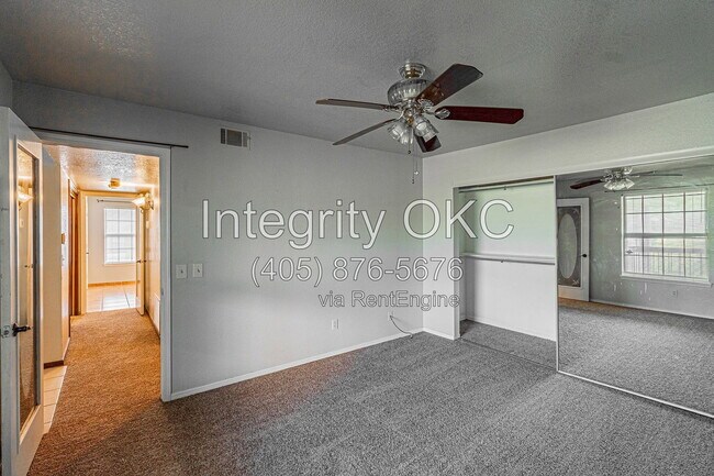 Building Photo - 4400 Hemingway Dr