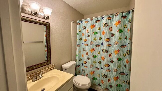 Building Photo - Upgraded 2 Bed, 2 Bath Condo - Available NOW!