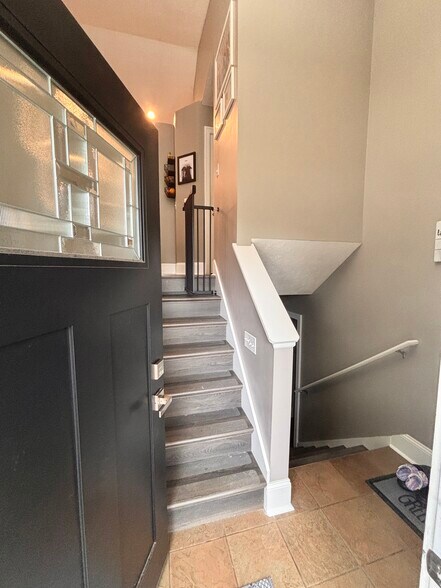 Bi-level home entry - 723 Pat Ave NW