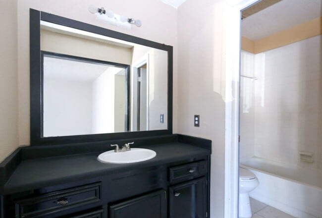 Building Photo - 13611 Ravensway Dr