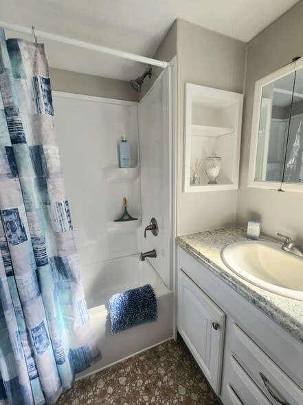 Building Photo - 922 S Sunfish Ave