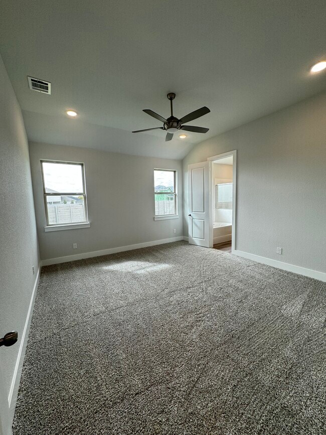 Building Photo - 2701 Painted Trl