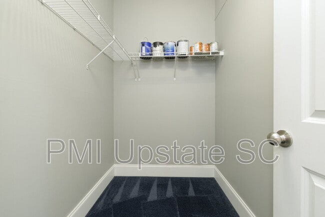 Building Photo - 204 E Park Ave