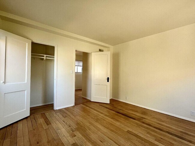 Building Photo - 207 Font Blvd