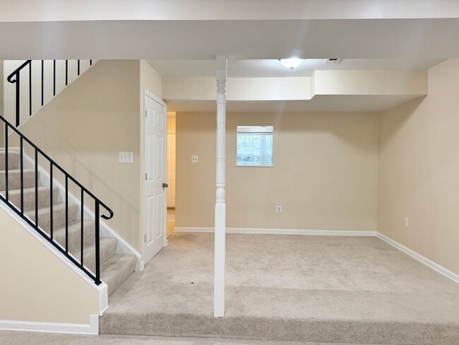 Building Photo - Beautifully updated 3BR/2.5BA townhome in Dale City!