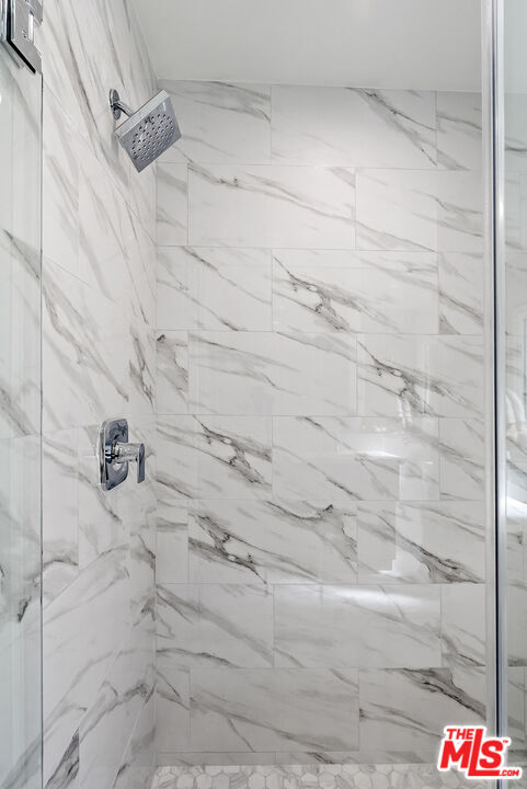 Building Photo - 1233 N Harper Ave