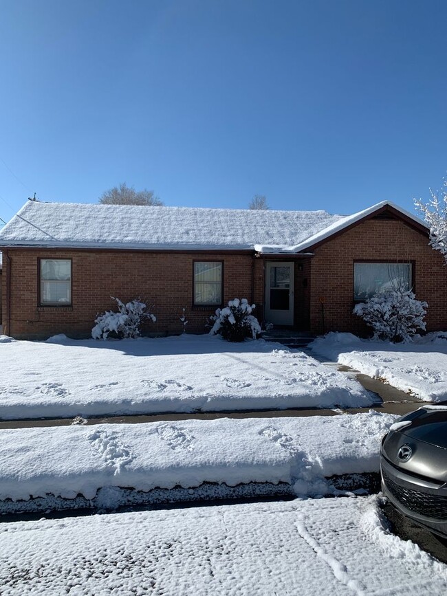 Building Photo - 3 Bedroom Home South Provo