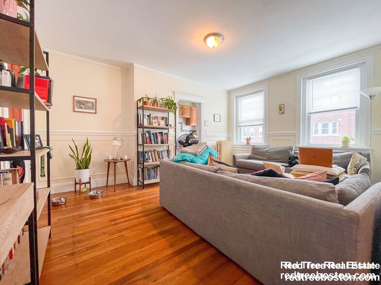 Building Photo - 244 Kelton St