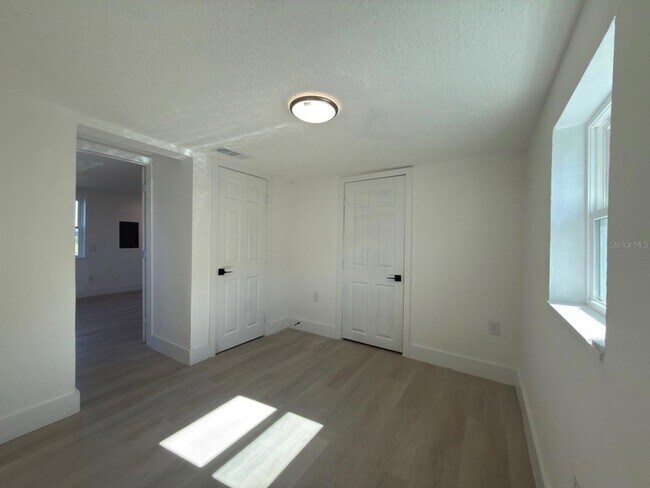 Building Photo - 401 E Columbus Dr