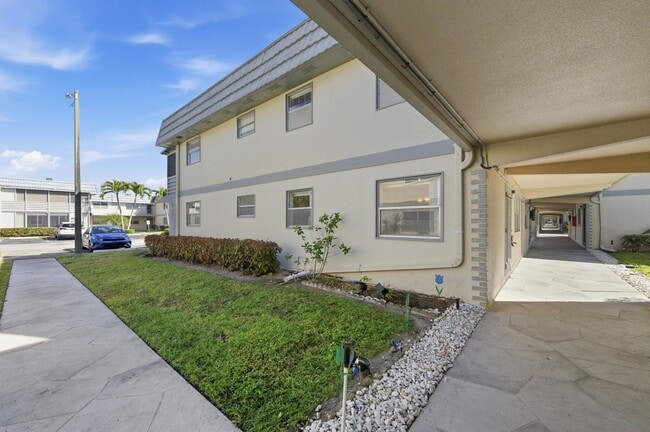 Building Photo - 452 Brittany Dr